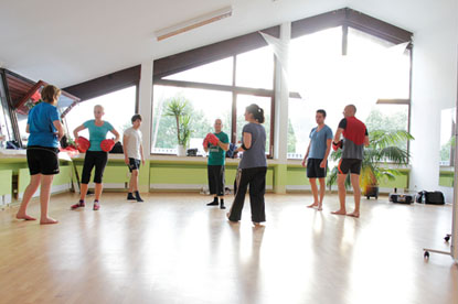 Eine Gruppe macht einen Kurs in unserem Fitnessstudio
